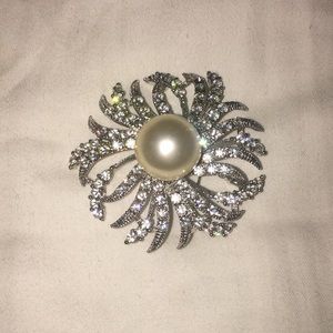 Diamond and pearl brooch